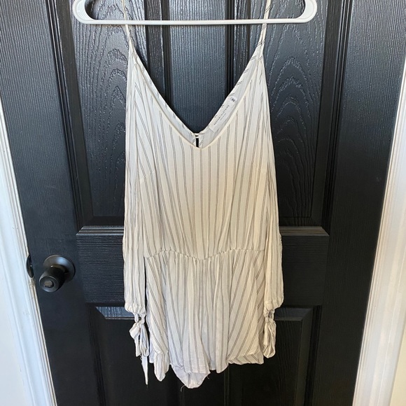 Romper - Picture 2 of 4